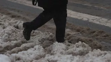 Adolescentă electrocutată în Sectorul 6 după ce a călcat într-o baltă în care erau căzute fire electrice. Cum s-a produs accidentul