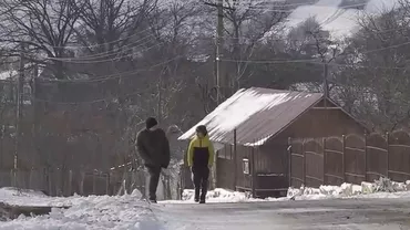 România îmbătrânește văzând cu ochii. Tinerii pleacă, iar satele rămân pustii: „Acum arunci cu praștia după un copil, ca să-l vezi”