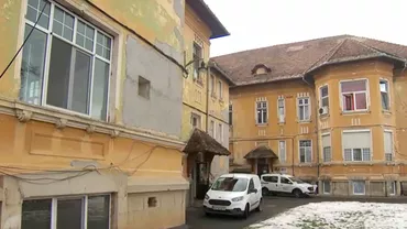 Brașov: Bolnavii de cancer, tratați în frig și igrasie. „Este numit spitalul morții, îți vine să o iei la fugă”