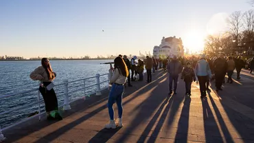 Românii, între liniștea cotidiană și tensiunile lumii. Cum se resimt crizele globale în viața de zi cu zi