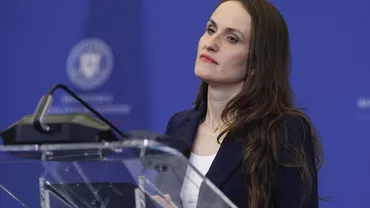 Fiica lui Victor Ponta nu a fost lăsată să urce în avionul spre România. Acuzații la adresa ministrului de Externe: „Este adevărat. Doamna Țoiu a dat-o jos”