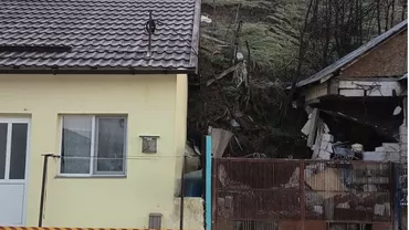 Alunecare de teren în Slatina, zeci de oameni evacuați din locuințe aflate în pericol. Ce riscuri există în continuare