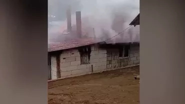 Vaslui: Un bărbat a murit încercând să-și recupereze banii din casa cuprinsă de flăcări