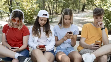 Decizie controversată în Marea Britanie. Rețelele sociale NU vor fi interzise copiilor sub 16 an