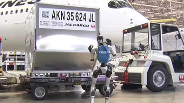 Japonia introduce roboți umanoizi pe aeroport: soluția pentru lipsa forței de muncă (VIDEO)