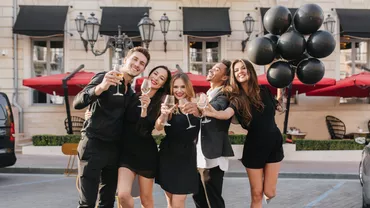 Șoc pentru părinți! Cât a ajuns să coste banchetul de final de gimnaziu și liceu. Sumele sar de 1.700 de lei pentru un singur elev