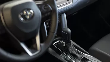 Cutia manuală pierde teren în fața celei automate. De ce tot mai mulți șoferi renunță la ea