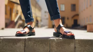 Confortul urban - cum alegem cele mai frumoase sandale fara toc