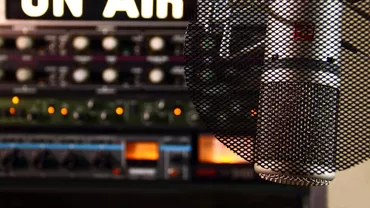 Un prezentator celebru de radio pleacă de la pupitru. Care este motivul pentru care a ales să ia o pauză