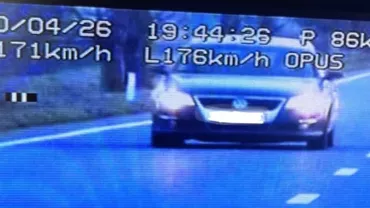 Șoferiță prinsă cu 176 km/h, pe un drum din Constanța. Cum s-a scuzat: „Se ard cozonacii în cuptor”
