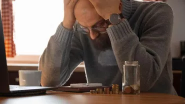 De ce rămân românii fără bani la final de lună. Regula 50-30-20 care te ajută să economisești fără efort