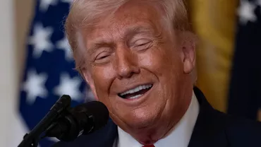 Trump, glume pe seama lui Macron: „Soția sa îl tratează foarte rău. Încă își revine după lovitura în maxilar” (VIDEO)