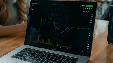 Cum să construiești un portofoliu de acțiuni și ETF-uri: ghid practic pentru investitori