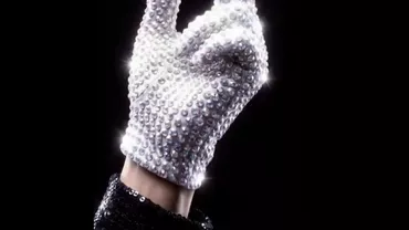 Mănușa legendară a lui Michael Jackson se vinde iar. Cu cât se vinde piesa