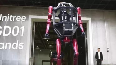 (VIDEO) China a lansat robotul uriaș de 500.000 de euro pe care îl poți pilota ca în filmele SF