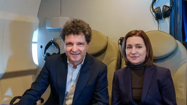 Nicușor Dan și Maia Sandu, împreună în drum spre Armenia. Mesajul publicat de șeful statului din avion