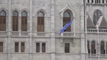 Steagul Uniunii Europene revine pe Parlamentul Ungariei după doisprezece ani de absență. Cum explică noua conducere politică această decizie (VIDEO)