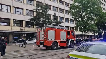 VIDEO (UPDATE): Un lift s-a prăbușit în Ministerul Transporturilor. Cinci persoane au fost transportate la spitalele din Capitală