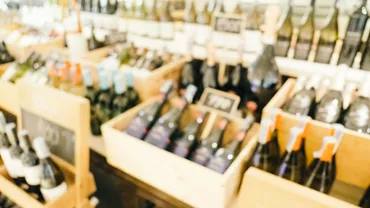 Adio băuturi tari în supermarketuri și benzinării? Țara europeană care pregătește o schimbare radicală privind vânzarea alcoolului