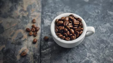 Economisire și Calitate: De ce merită să investești în cafeaua boabe pentru consumul zilnic