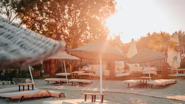 Bătălia pentru șezlong s-a mutat în instanță! Ce a pățit un turist german care a plătit 7.000 de euro pe o vacanță ratată
