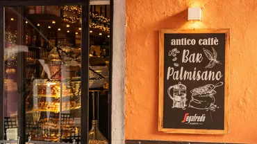O cafenea din Stockholm este condusă de un manager AI care face angajări, dar și gafe. A comandat 6 000 de pachete de șervețele