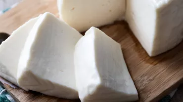 „Brânză de oaie” doar pe etichetă. Analizele au descoperit până la 85% lapte de vacă în produsele vândute ca autentice