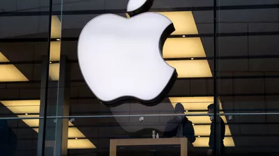 Apple intră pe piața telefoanelor pliabile. Când apare și cum va arăta primul model
