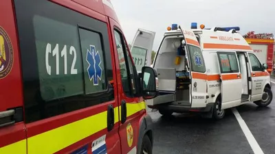 Accident grav în Timiș! O autoutilitară și un autoturism s-au izbit pe DN6 / Opt persoane au fost transportate la spital