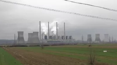 Craiovenii, acoperiți de cenușă. Localnic: „Uitați-vă cum sunt copacii, negri…”