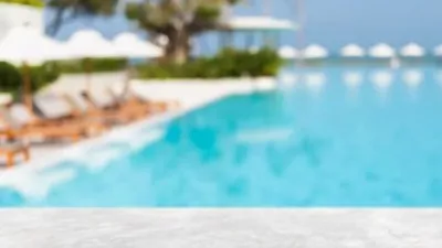 Un pensionar și-a construit o piscină în curte. Cât trebuie să plătească cei care vor să înoate acolo