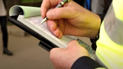 Amendă și autoturisme confiscate, după ce au aruncat deșeuri pe domeniul public. Cât au de plătit trei persoane din Constanța