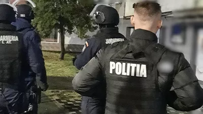 Percheziții la traficanții de droguri din trei județe. Clienții erau selectați dintre elevii de liceu