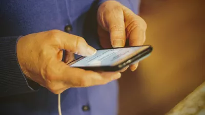 Revoluția anti-smartphone. Tot mai mulți oameni renunță la dispozitivele bazate pe tehnologia modernă
