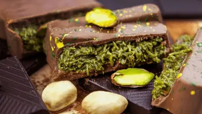 Doi români, trimiși în fața instanței după ce au furat ciocolată Dubai dintr-un supermaket din Belgia. La ce sumă se ridică prejudiciul