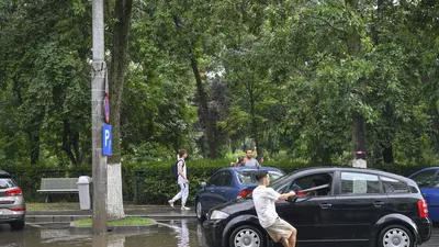 Cum poți să primești despăgubiri, dacă furtuna ți-a avariat mașina? Iată ce ai de făcut