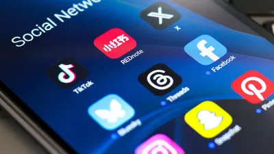 ANCOM impune reguli stricte pentru platformele online în perioada electorală. Cum vor putea utilizatorii să raporteze conținutul politic ilegal