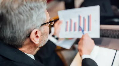 Politicienii se ceartă, iar românii plătesc pentru asta. Dobânzile au explodat. România se împrumută tot mai scump de cinci zile. Avertismentul Citigroup