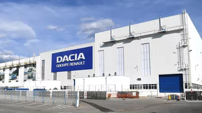 Guvernul discută cu șeful Dacia despre Rabla, energie și investițiile din România. Bolojan încearcă să calmeze tensiunile din sectorul auto