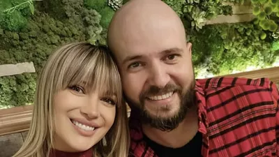 Ce se întâmplă în realitate între Lora și soțul ei după ce s-a zvonit că artista a rămas singură