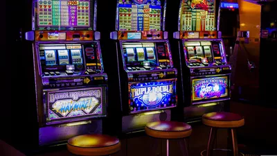 Bihor: Un constructor care a pierdut banii clientului la păcănele a fost iertat de judecători. Motivarea instanței