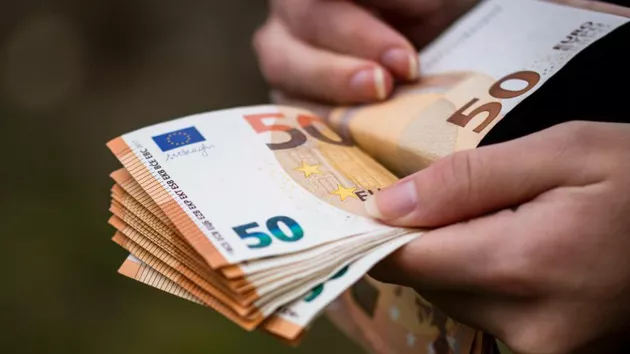 Euro explodează după căderea Guvernului Bolojan. Nou maxim istoric pe piața valutară. Semnal de alarmă pentru economie