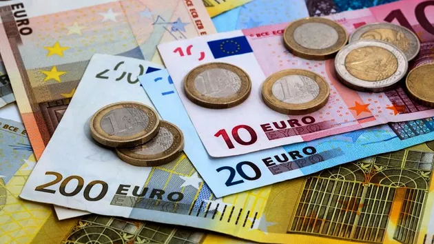 BREAKING NEWS: Leul, în cădere liberă. Cea mai proastă cotație din istorie în fața Euro, la cursul BNR