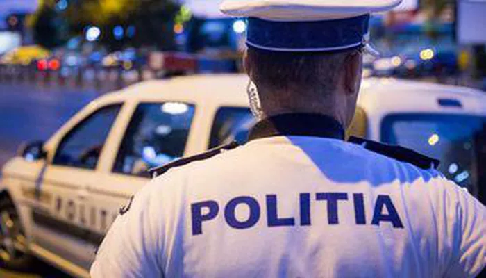 politia-capitalei-politisti-masina-politie-640x400-1 