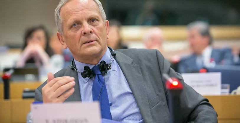 Soluția pe care o propune Stolojan „ca să nu pierdem ca fraierii miliarde de euro, bani gratis  de la UE” (VIDEO)