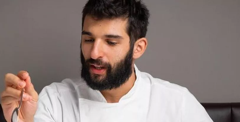 Apă de nuci în bere neagră și stridii. Ce combinații inovatoare se găsesc în meniul lui Richard Abou Zaki.