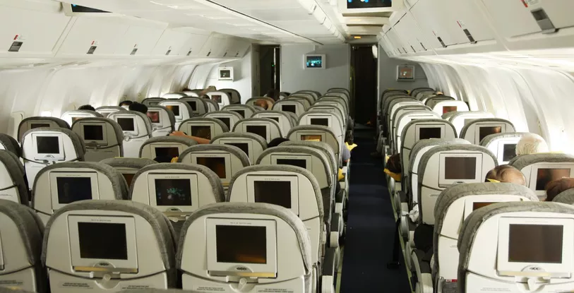 Avertizare pentru românii care călătoresc în Franța. Cursele aeriene, perturbate de greva controlorilor de trafic