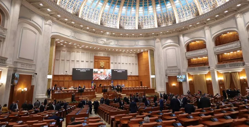 Newsweek: Guvern cu majoritate în Parlament, misiune imposibilă. Promisiunea lui Nicușor Dan, fără acoperire matematică