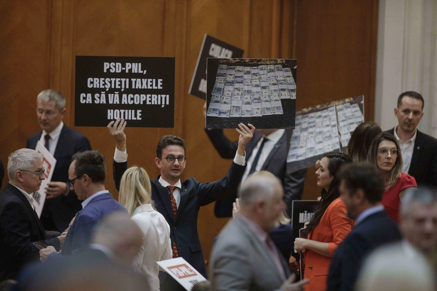 Plen reunit al Parlamentului Romaniei cu ocazia asumarii raspunderii de catre Guvernul de coalitie PSD-PNL pentru un pachet de masuri fiscale, in Bucuresti, 26 septembrie 2023