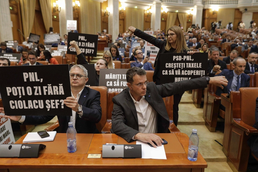 Plen reunit al Parlamentului Romaniei cu ocazia asumarii raspunderii de catre Guvernul de coalitie PSD-PNL pentru un pachet de masuri fiscale, in Bucuresti, 26 septembrie 2023